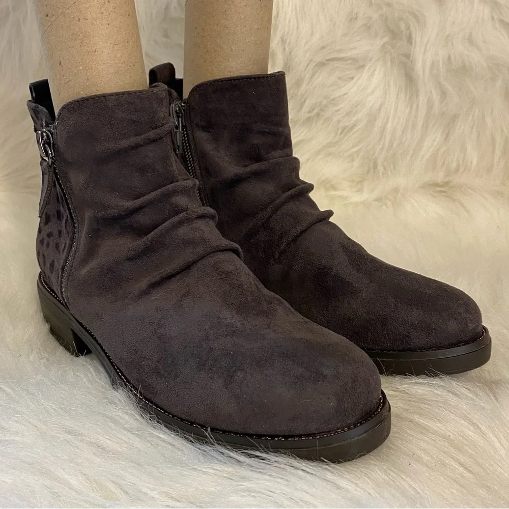 Gray Suede Ankle Boots with Zipper and Perforated Design Big‎ Girls Size 5